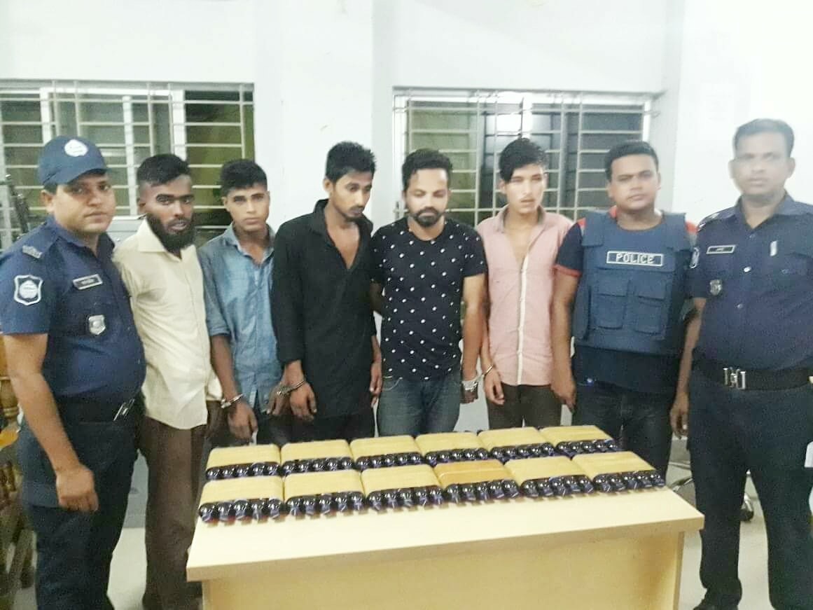 কসবায় ১২০ ভারতীয় স্কফ সিরাপসহ আটক ৫