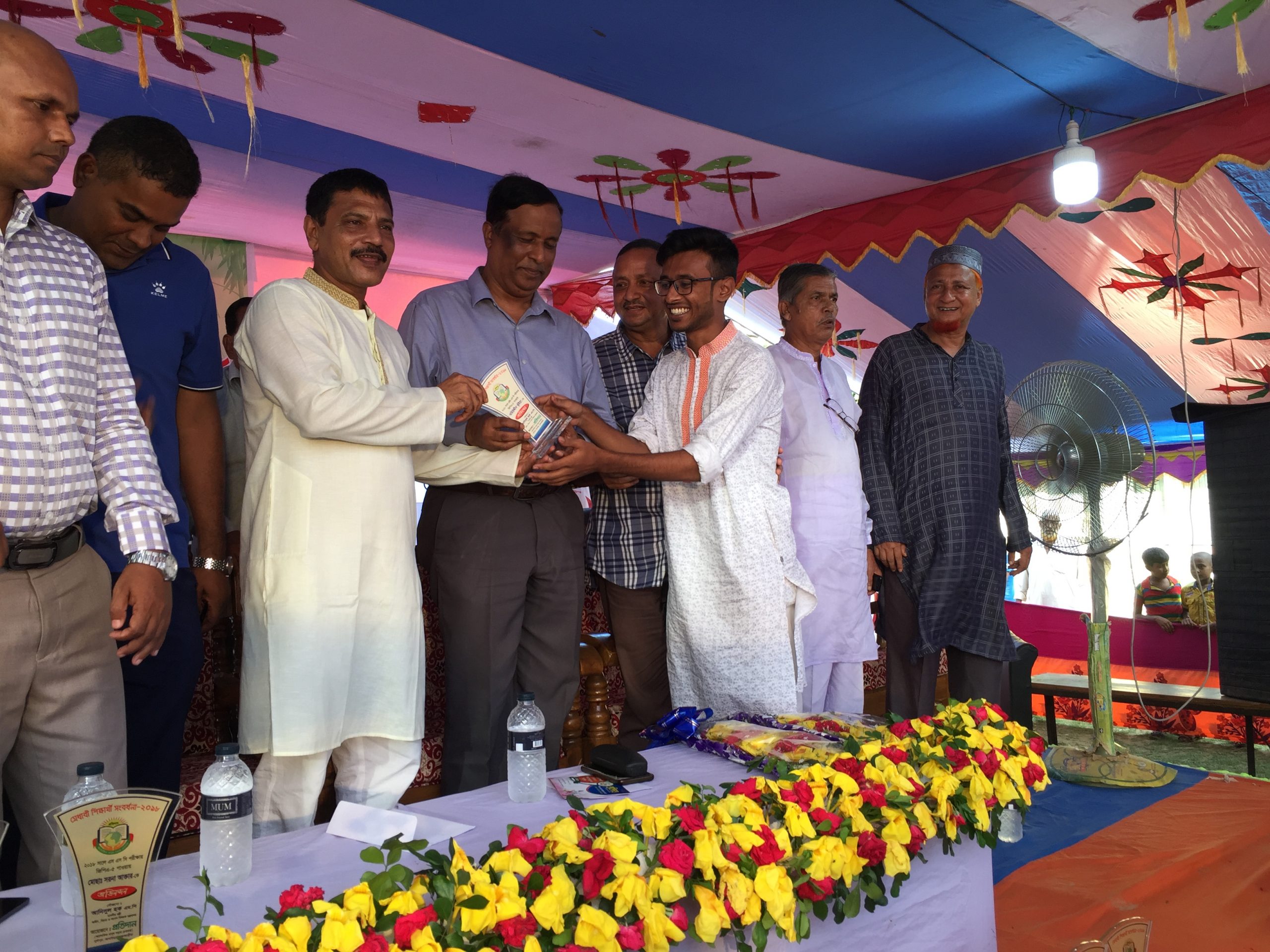 আখাউড়ায় মেধাবী শিক্ষার্থীদের সংবর্ধনা দিল সমাজকল্যাণ মূলক সংঘঠন প্রতিদান।