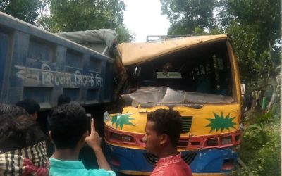আখাউড়া-সুলতানপুর সড়কে বাস-ট্রাক মুখোমুখি সংঘর্ষ। আহত ৮…