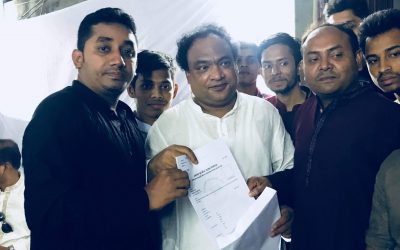 কেন্দ্রীয় অফিস থেকে আইন মন্ত্রীর দলীয় ফরম সংগ্রহ।