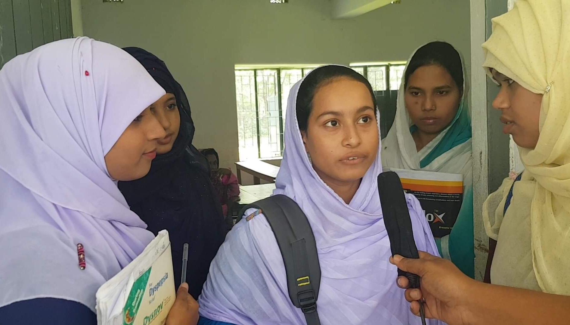 আখাউড়ায় এসএসসি পরীক্ষার ফরম পূরণে অনিয়মের অভিযোগ।