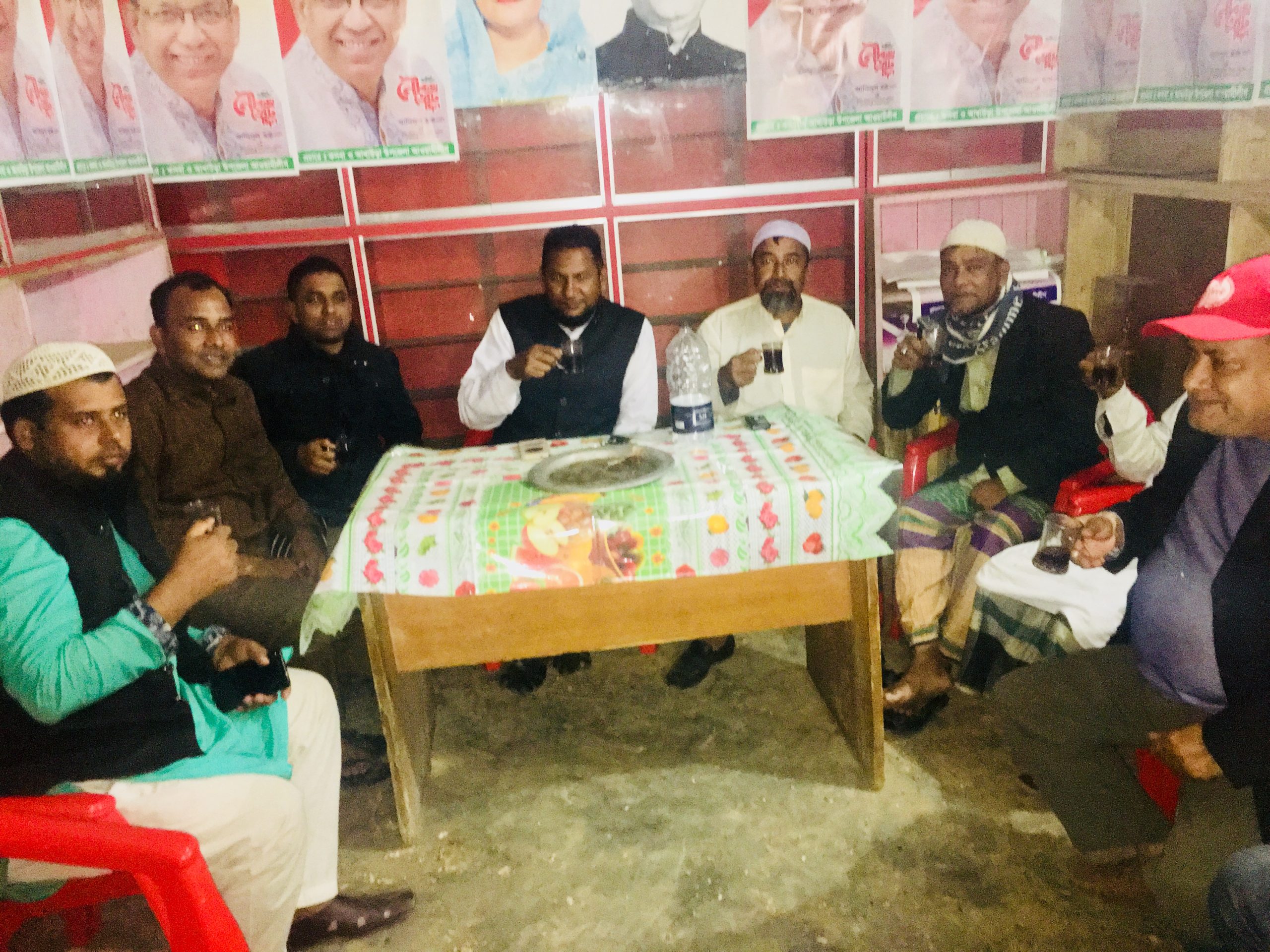 জমে উঠছে মোগড়া বাজারে আওয়ামীলীগের নির্বাচনী অফিস।