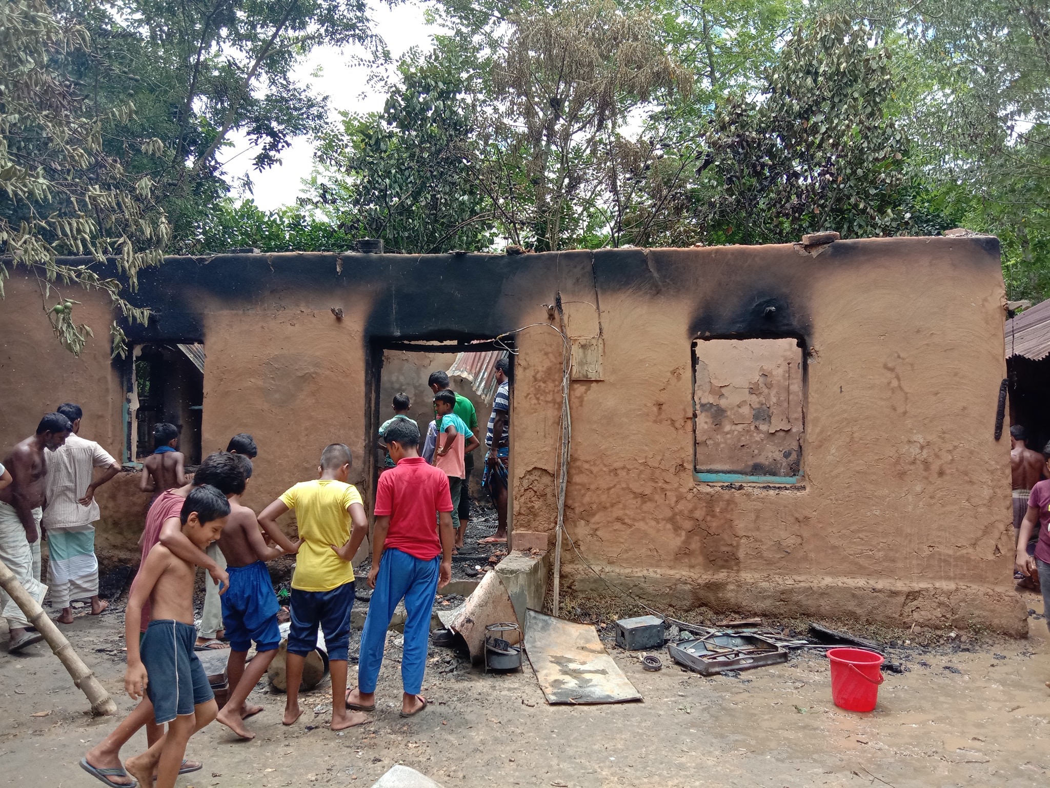আখাউড়া সিলিন্ডার গ্যাসের আগুনে বসতঘর পুড়ে ছাই,  ৫ লক্ষ টাকার ক্ষয়ক্ষতি