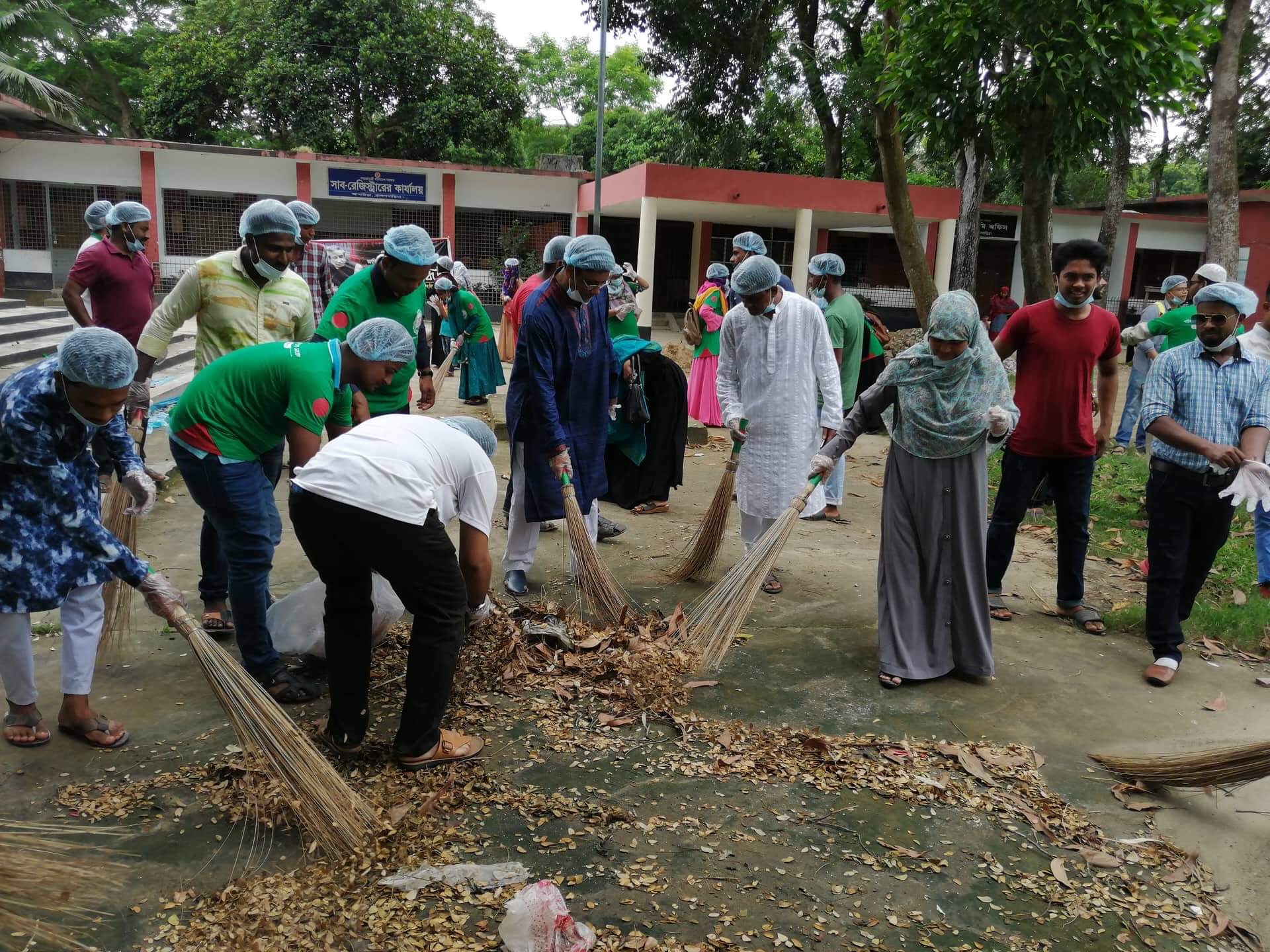 আখাউড়ায় বিডি ক্লিন সংগঠনের পরিচ্ছন্নতা অভিযান শুরু।