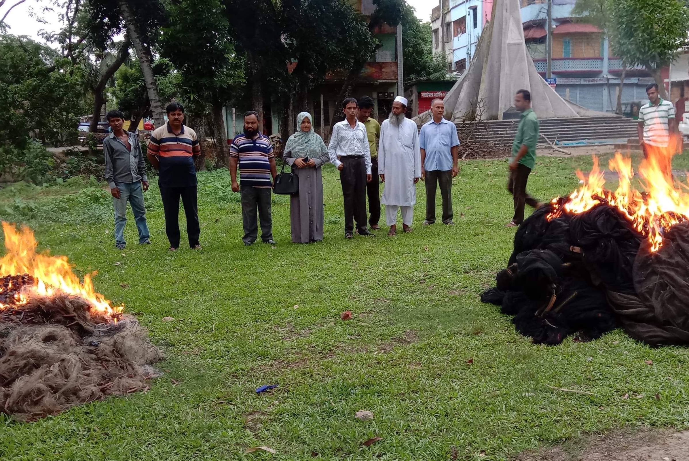 আখাউড়ায় ভ্রাম্যমান অ‌ভিযান চা‌লি‌য়ে ১২ হাজার মিটার জাল জব্দ।