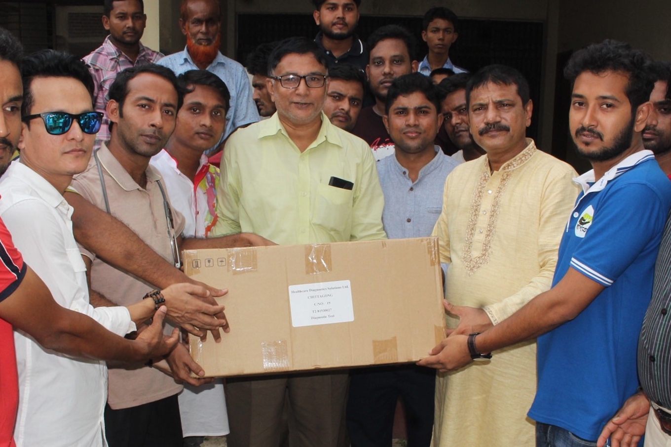 আখাউড়া হাসপাতালে ডেঙ্গুর কিট দিলেন -আইনমন্ত্রী