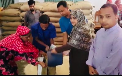 আখাউড়ায় বন্যার্ত পরিবারের মাঝে জি,আর, চাউল বিতরণ।