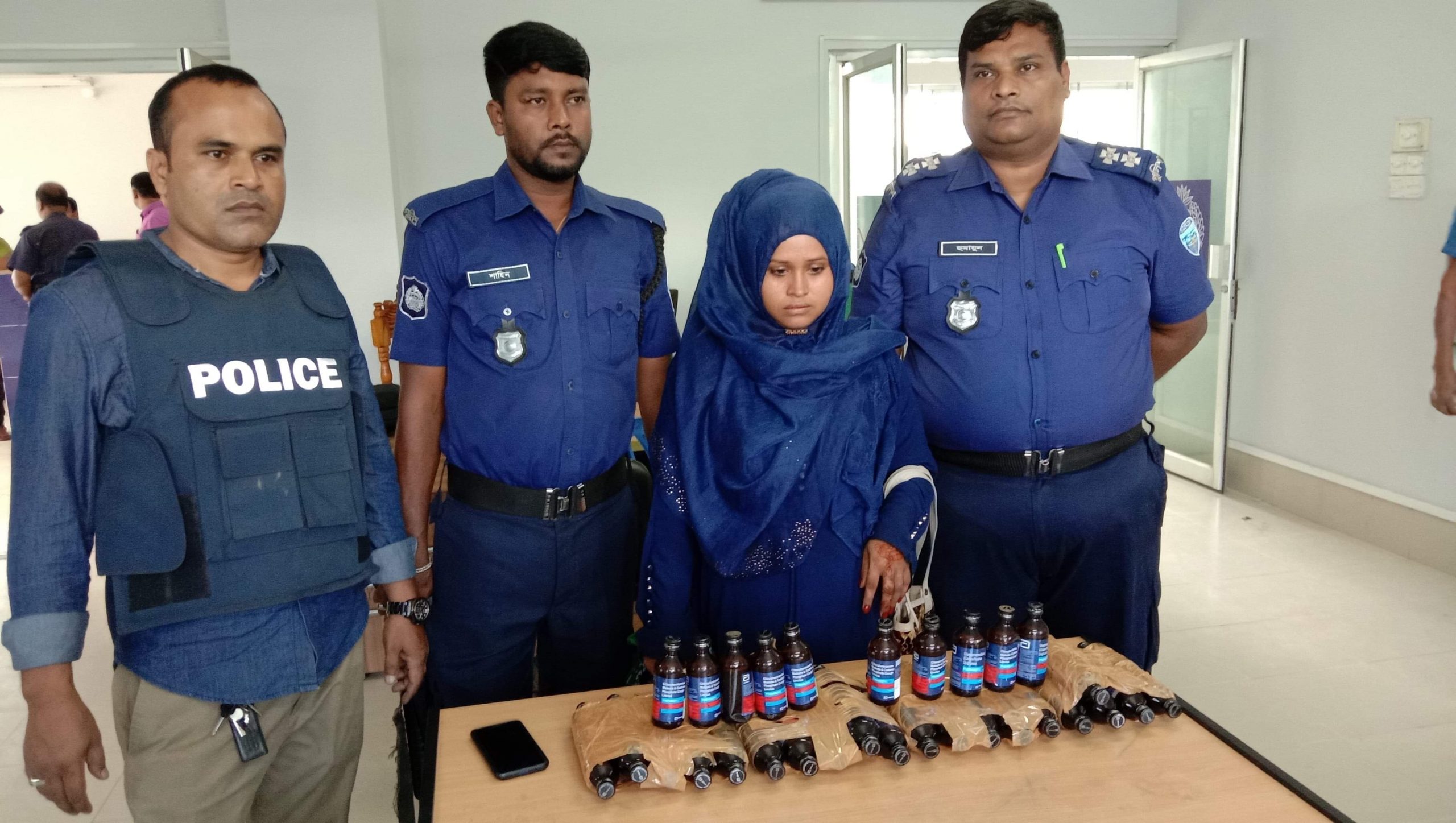 আখাউড়ায় বিপুল পরিমাণ ভারতীয় মাদক সহ নারী ব্যবসায়ী আটক।