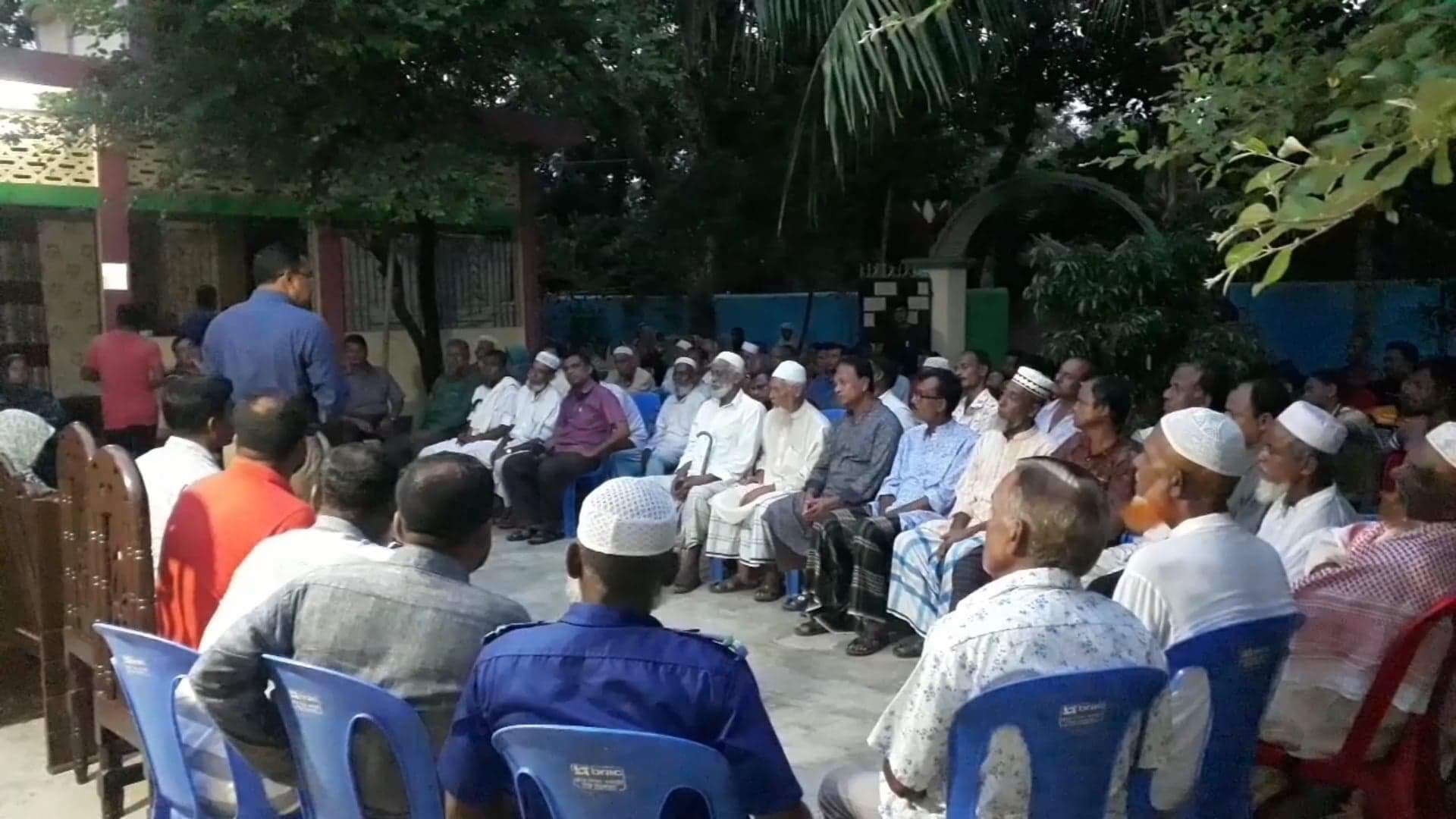 আখাউড়ায় হয়রানীমুক্ত বিদ্যুৎ সেবা প্রদানের লক্ষ্যে উঠান বৈঠক অনুষ্ঠিত।