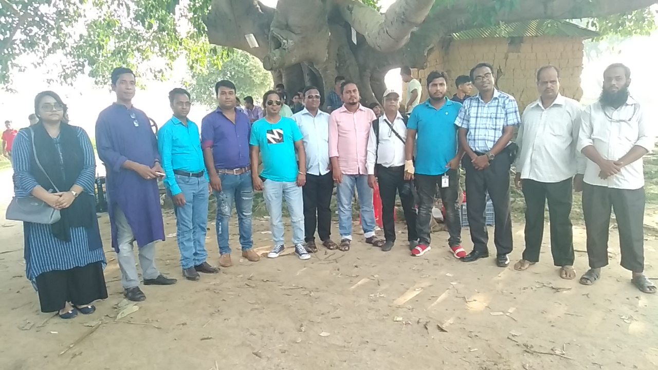 আখাউড়ায় পদ্মাবিল উপভোগে ব্রাহ্মণবাড়িয়ার একঝাক তরুণ সাংবাদিক।