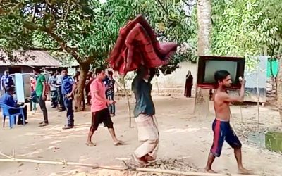 আখাউড়ায় পলাতক মাদক ব্যবসায়ীর মালামাল ক্রোক।