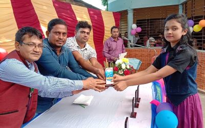 আখাউড়ায় পরীক্ষার্থীদের মাঝে শিক্ষা উপকরণ ক্রেষ্ট ও সনদপত্র বিতরন।