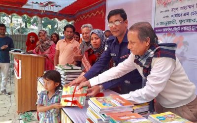 আখাউড়ায় নতুন বই উৎসবে ওসি রসুল আহম্মেদ নিজামী।