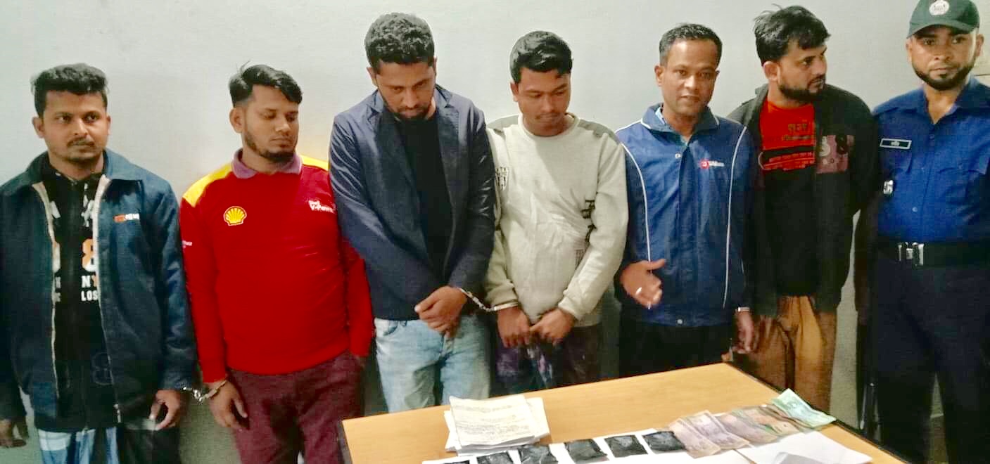 আখাউড়ায় পুলিশের বিশেষ অভিযানে মাদকসহ গ্রেফতার ৬