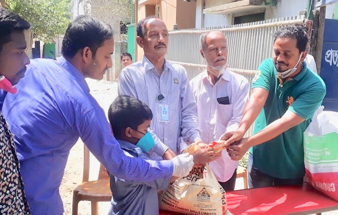 আখাউড়ায় হতদরিদ্রদের মাঝে খাদ্য সামগ্রী পৌঁছে দিলেন এডভোকেট  মৌসুমি