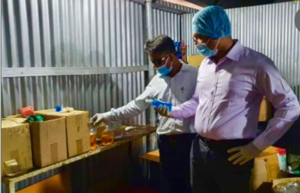 ব্রাহ্মণবাড়িয়ায় অবৈধভাবে হ্যান্ডওয়াশ তৈরি ও বিক্রির দায়ে এক প্রতিষ্ঠান কে সিলগালা।