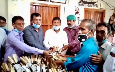 আখাউড়ায় কৃষকদের মাঝে যুবলীগের  কাস্তে বিতরণ