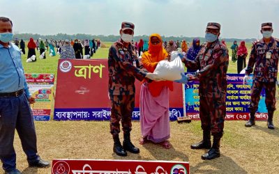 বিদ্যানন্দ ফাউন্ডেশনের খাদ্য সামগ্রী পৌঁছে দিচ্ছে বিজিবি