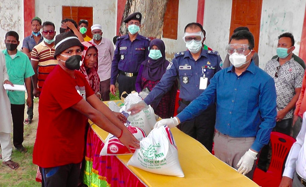 আখাউড়ায় প্রধানমন্ত্রীর উপহার দুই হাজার মানুষের মাঝে খাদ্য সহায়তার উদ্বোধন