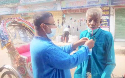 জন্মদিনের উপহারের টাকায় অসহায়দের নতুন পোশাক দিলেন সাংবাদিক