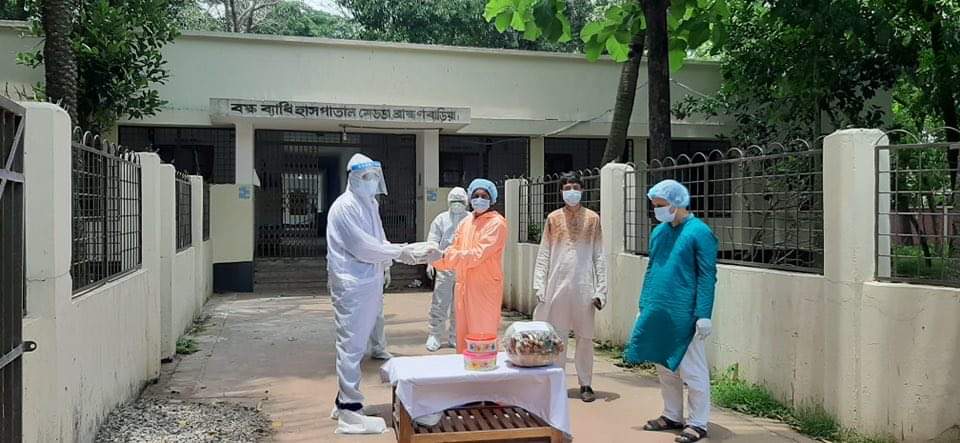 ব্রাহ্মণবাড়িয়ায় আইসোলেশনে থাকা চিকিৎসক ও রোগীদের জন্য খাবার পাঠালেন জেলা প্রশাসক