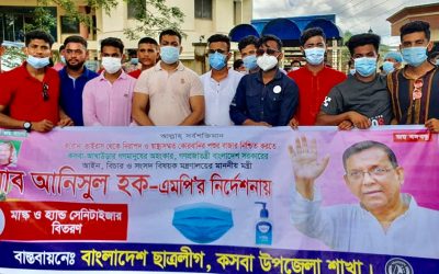 কসবায় আইনমন্ত্রীর নির্দেশের গরুর বাজারে মাস্ক দিলো ছাত্রলীগ