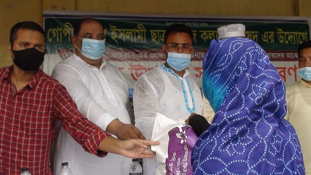 কসবায় গোপীনাথপুর ইসলামী ছাত্র সমাজ কল্যাণ পরিষদের উদ্যোগে খাদ্য সামগ্রী বিতরণ