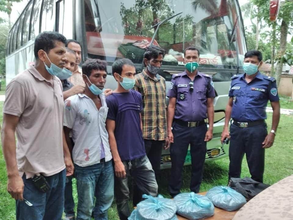 ব্রাহ্মণবাড়িয়ায় গাঁজাসহ বাসের  ড্রাইভার ও হেলপার গ্রেফতার
