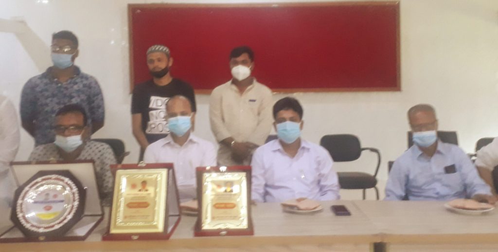 আখাউড়ায় মুক্তিযোদ্ধা সংসদ সন্তান কমান্ডের পক্ষ থেকে ৪ জন কে সম্মাননা ক্রেস্ট প্রদান