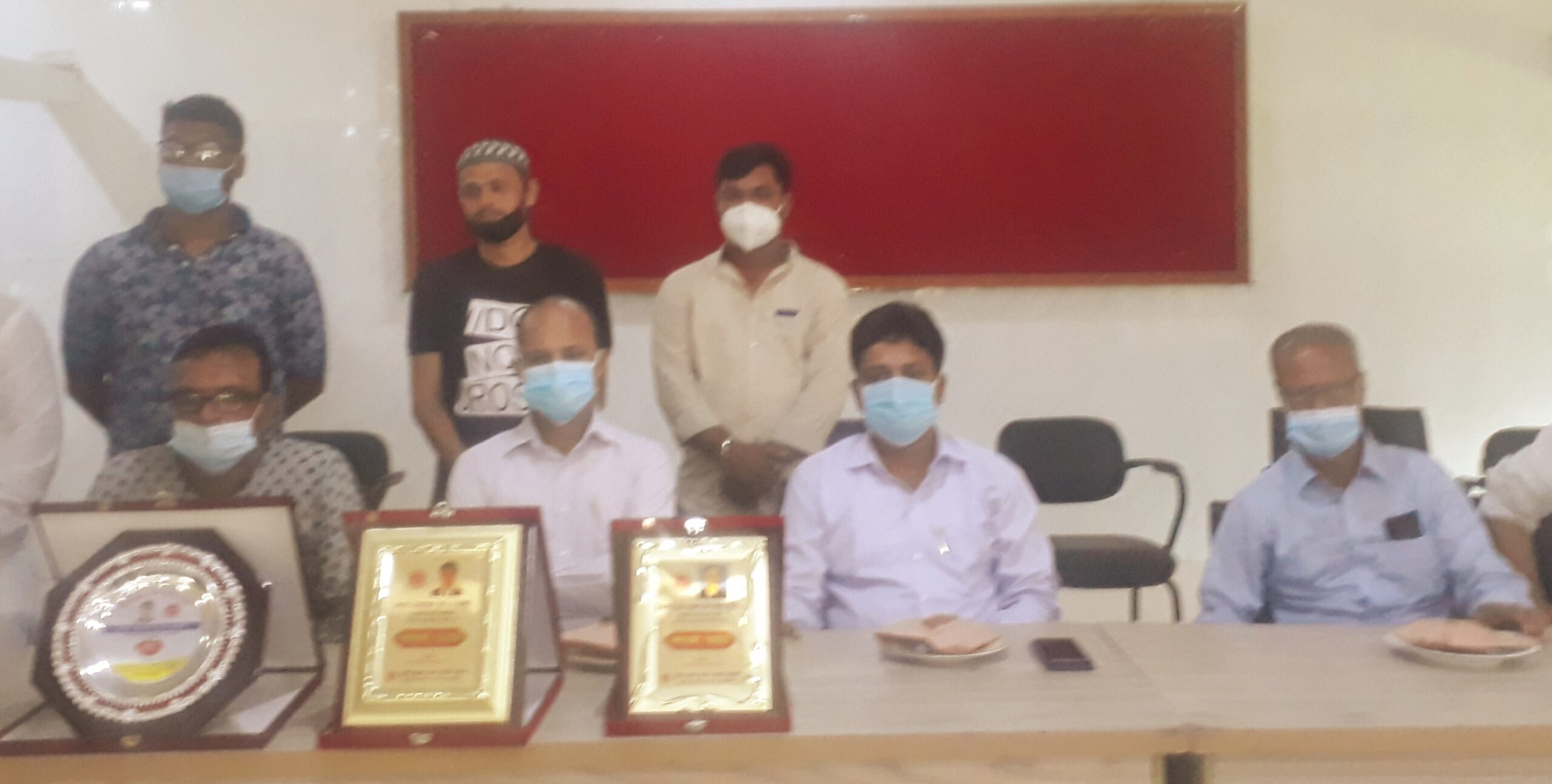 আখাউড়ায় মুক্তিযোদ্ধা সংসদ সন্তান কমান্ডের পক্ষ থেকে ৪ জন কে সম্মাননা ক্রেস্ট প্রদান