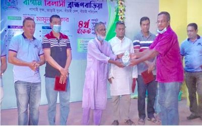 ব্রাহ্মণবাড়িয়ায় বাগান করে, ফুলের ছবি তুলে মিললো পুরস্কার