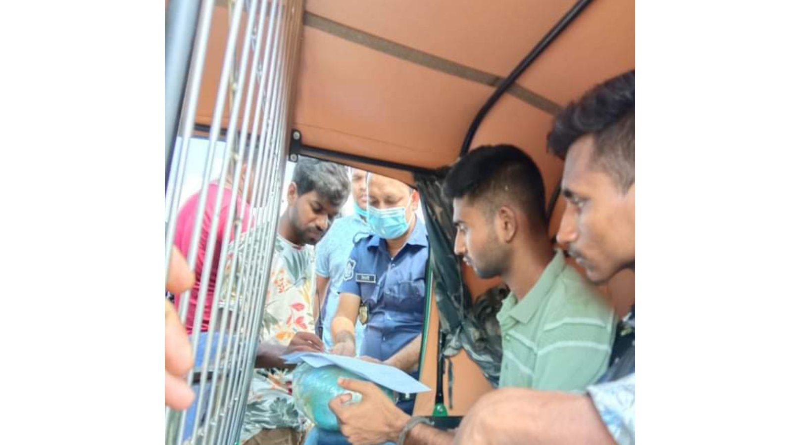 আখাউড়ায় পুলিশের অভিযানে গাঁজা সহ ২ যুবক গ্রেফতার