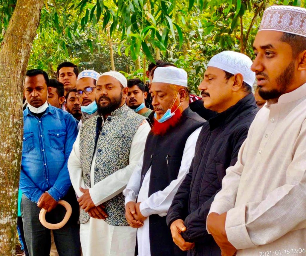 মাজার জিয়ারতের মাধ্যমে নির্বাচনী প্রচারণা শুরু করলেন নৌকার মাঝি কাজল