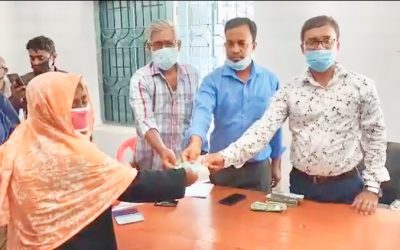 আখাউড়ায় মানবিক সহায়তায় আওতায় নগদ অর্থ বিতরণ