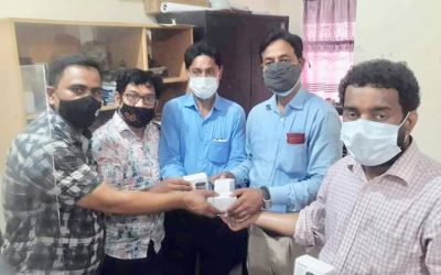 নবীনগর উপজেলা স্বাস্থ্য কমপ্লেক্সে অক্সিমিটার  উপহার দিলেন চিকিৎসক কর্মকর্তা