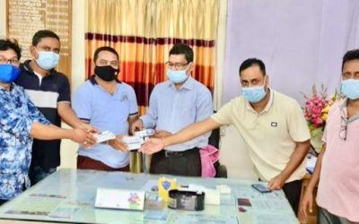 ব্রাহ্মণবাড়িয়ার চারটি হাসপাতালে স্বাস্থ্য কর্মকর্তার অক্সিমিটার উপহার