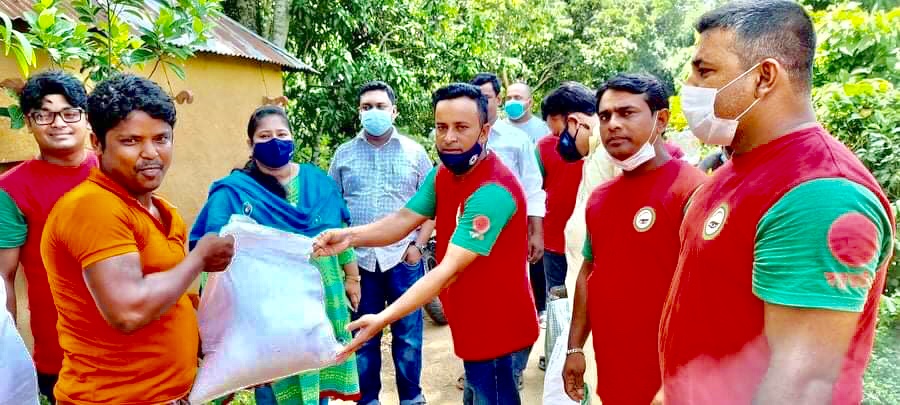 আখাউড়ায় অন্ধপল্লীতে স্বপ্নতরীর খাদ্র সামগ্রী বিতরণ