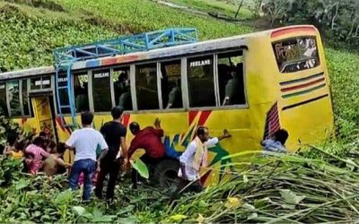 আখাউড়ায় বরযাত্রীবাহি বাস খাদে পড়ে ২০জন আহত