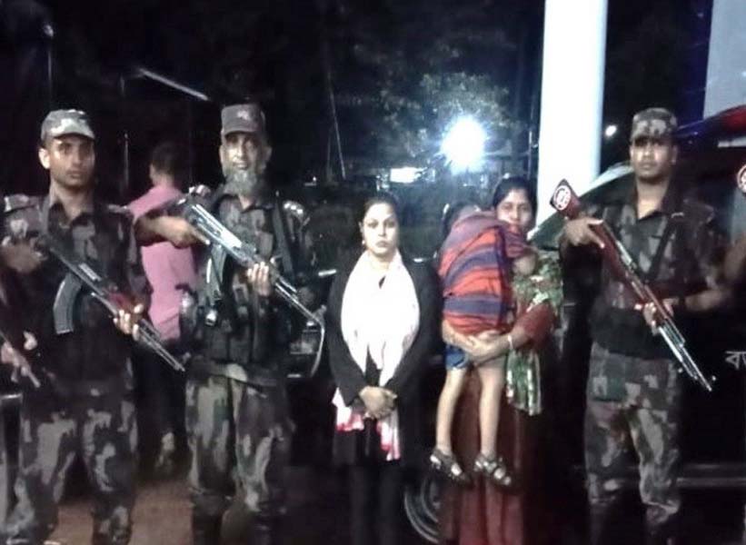 আখাউড়া সীমান্তে অবৈধ অনুপ্রবেশের সময় আটক ৩