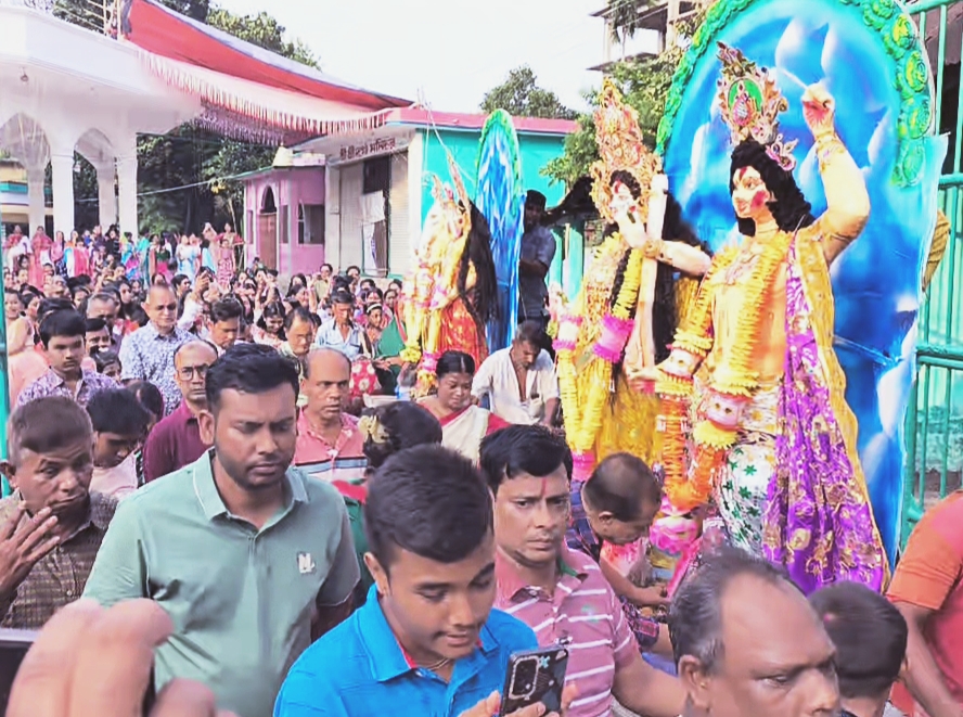 আখাউড়ায় বিসর্জনের মধ্য দিয়ে শারদীয় দুর্গাপূজার সমাপ্তি