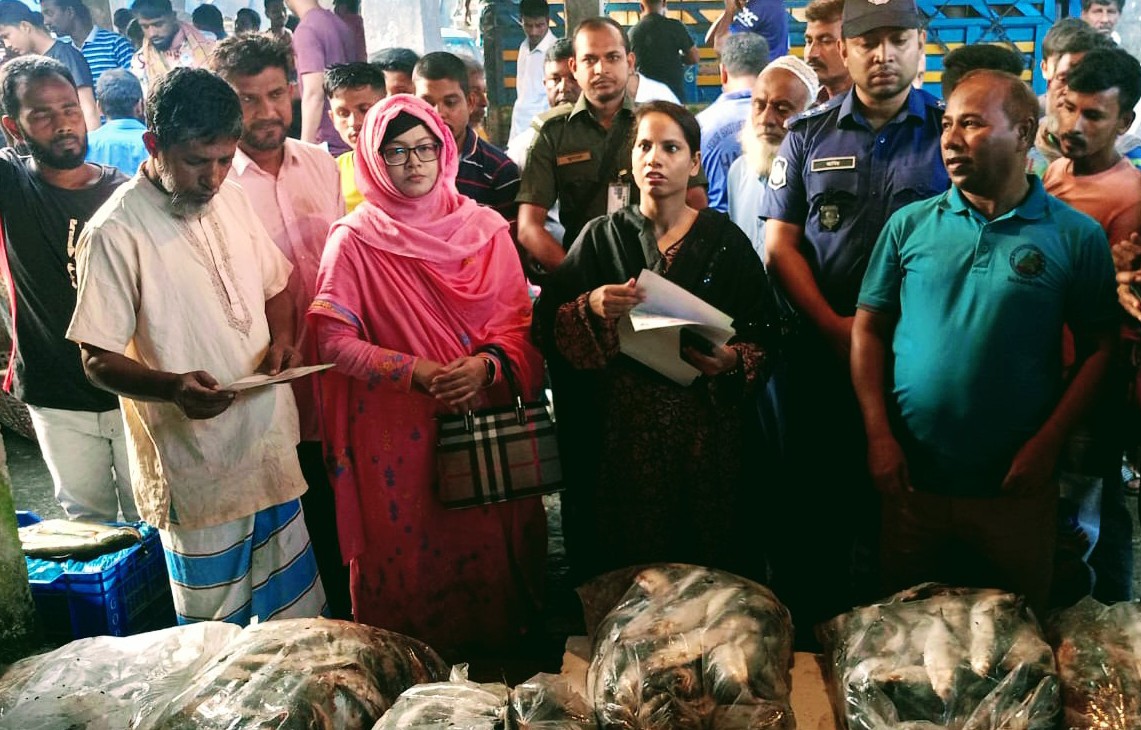 আখাউড়ায় নিষিদ্ধ জাটকা ইলিশ জব্দ
