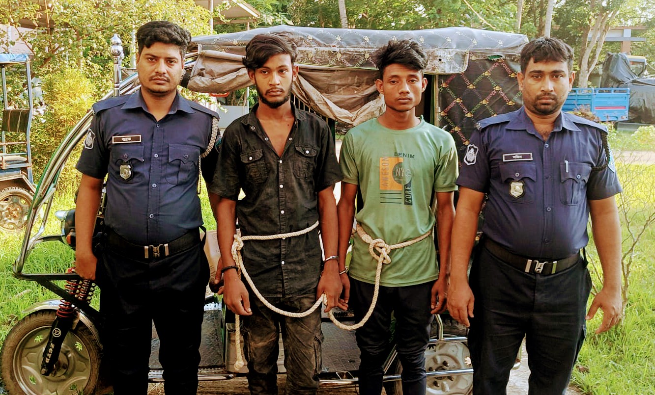 আখাউড়ায় যাত্রীবেশে ইজিবাইক ছিনতাই কালে আটক ২