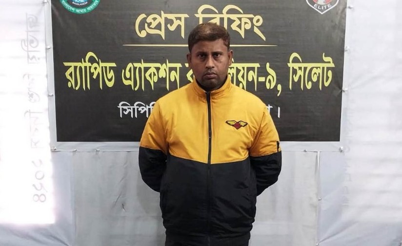 কসবায় বিদেশি পিস্তল ও মাদকসহ গ্রেফতার ১