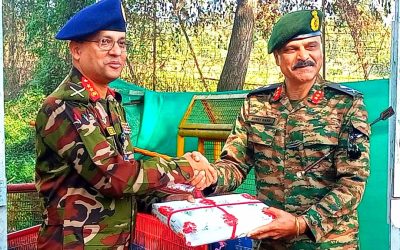 আখাউড়া সীমান্তে বাংলাদেশ-ভারত সেনাবাহিনীর শুভেচ্ছা উপহার বিনিময়।