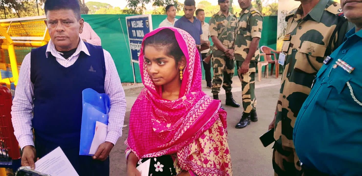 আড়াই বছর পর নিজ দেশে ফিরলেন ভারতীয় শিশু