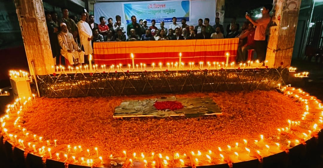 আখাউড়া মুক্ত দিবসের রাতে প্রদীপ প্রজ্বলন