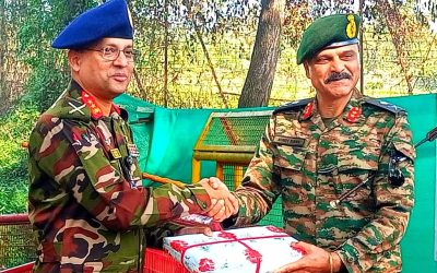 আখাউড়া সীমান্তে বাংলাদেশ-ভারত সেনাবাহিনীর শুভেচ্ছা উপহার বিনিময়