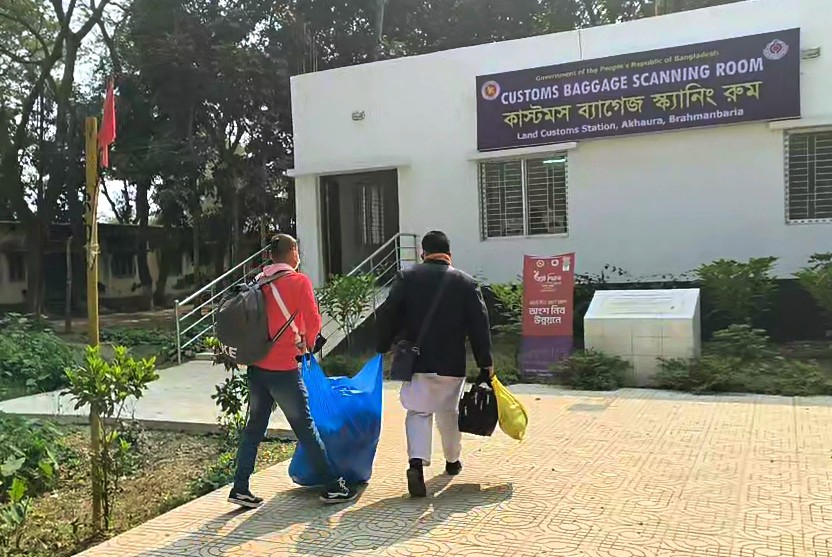 আখাউড়া স্থলবন্দরে লাগেজ পার্টির তৎপরতা বৃদ্ধি,রাজস্ব হারাচ্ছে সরকার