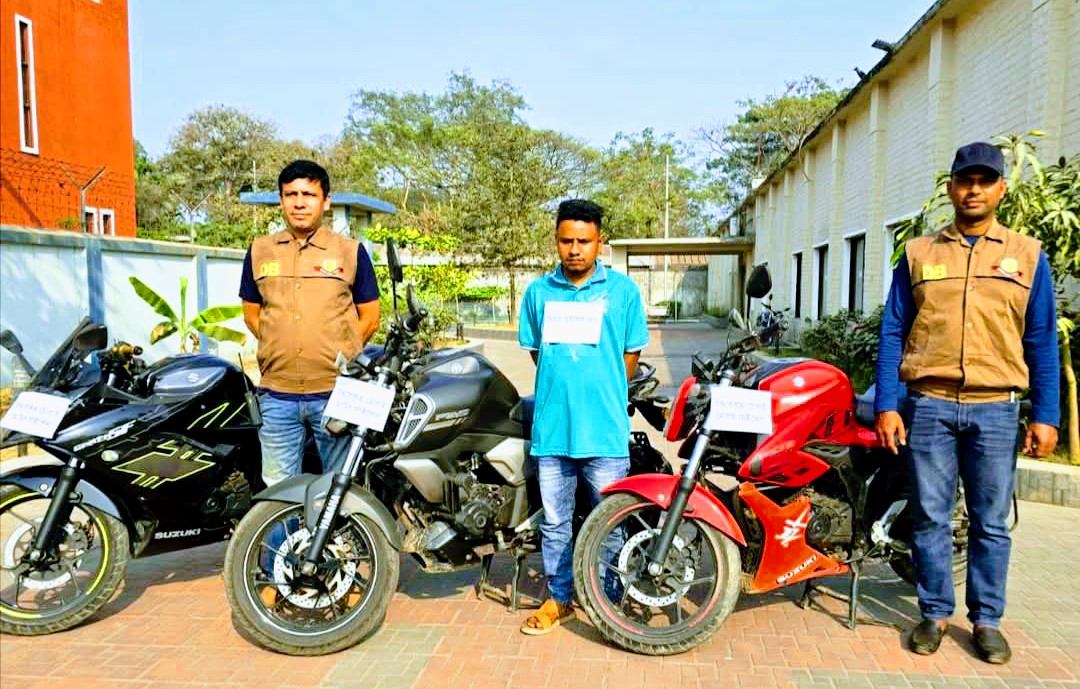 আখাউড়ায় শয়তানের নিঃশ্বাস চক্রের সদস্য গ্রেফতার, ৩টি মোটরসাইকেল উদ্ধার