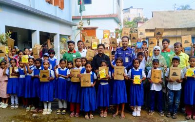 আখাউড়ায় লাল সবুজ সংঘের শিক্ষা উপকরণ ও শিশু খাদ্য বিতরণ